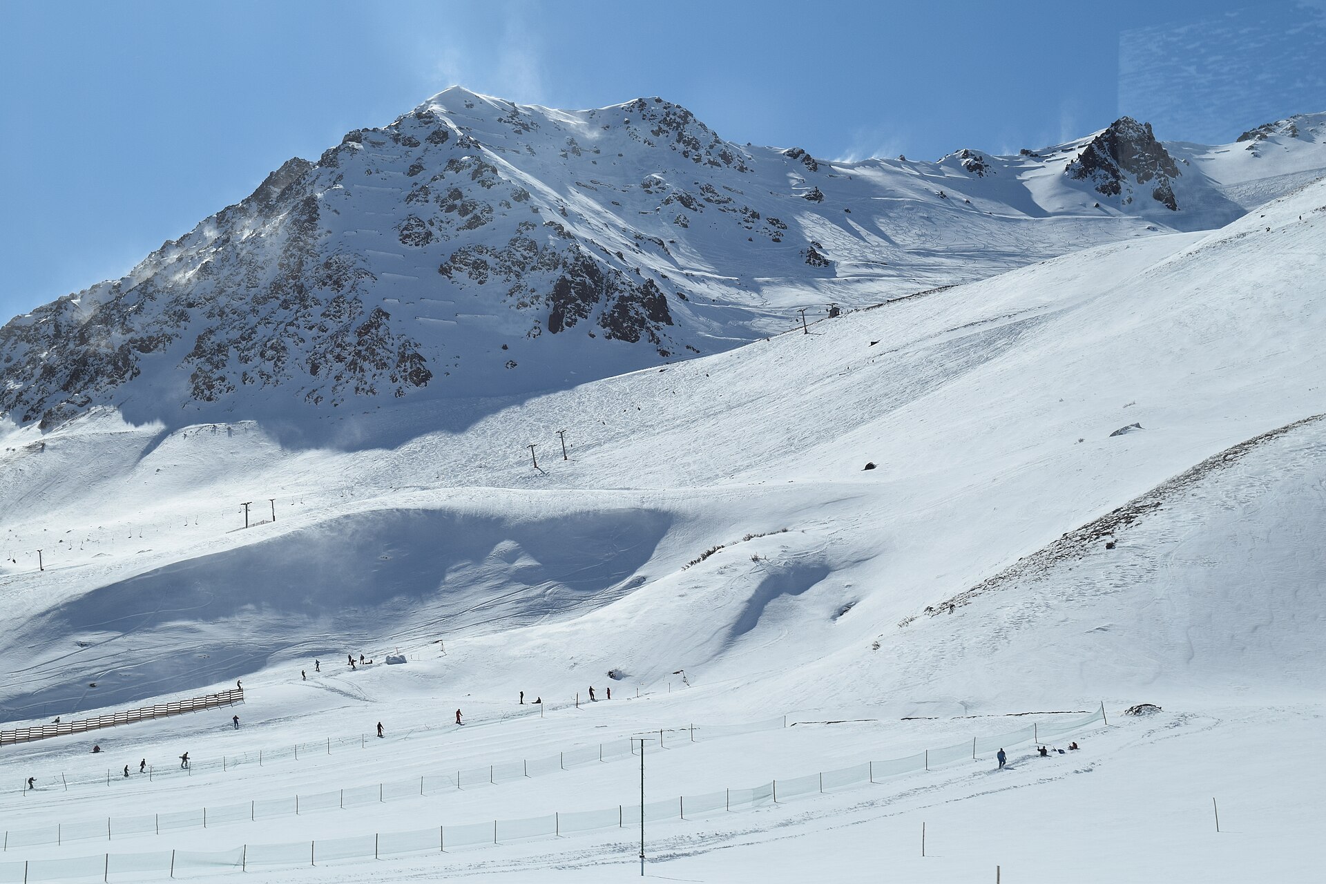Turistas en la nieve
